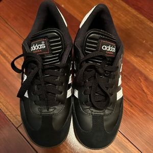 adidas sambas so cute and popular right closet must have